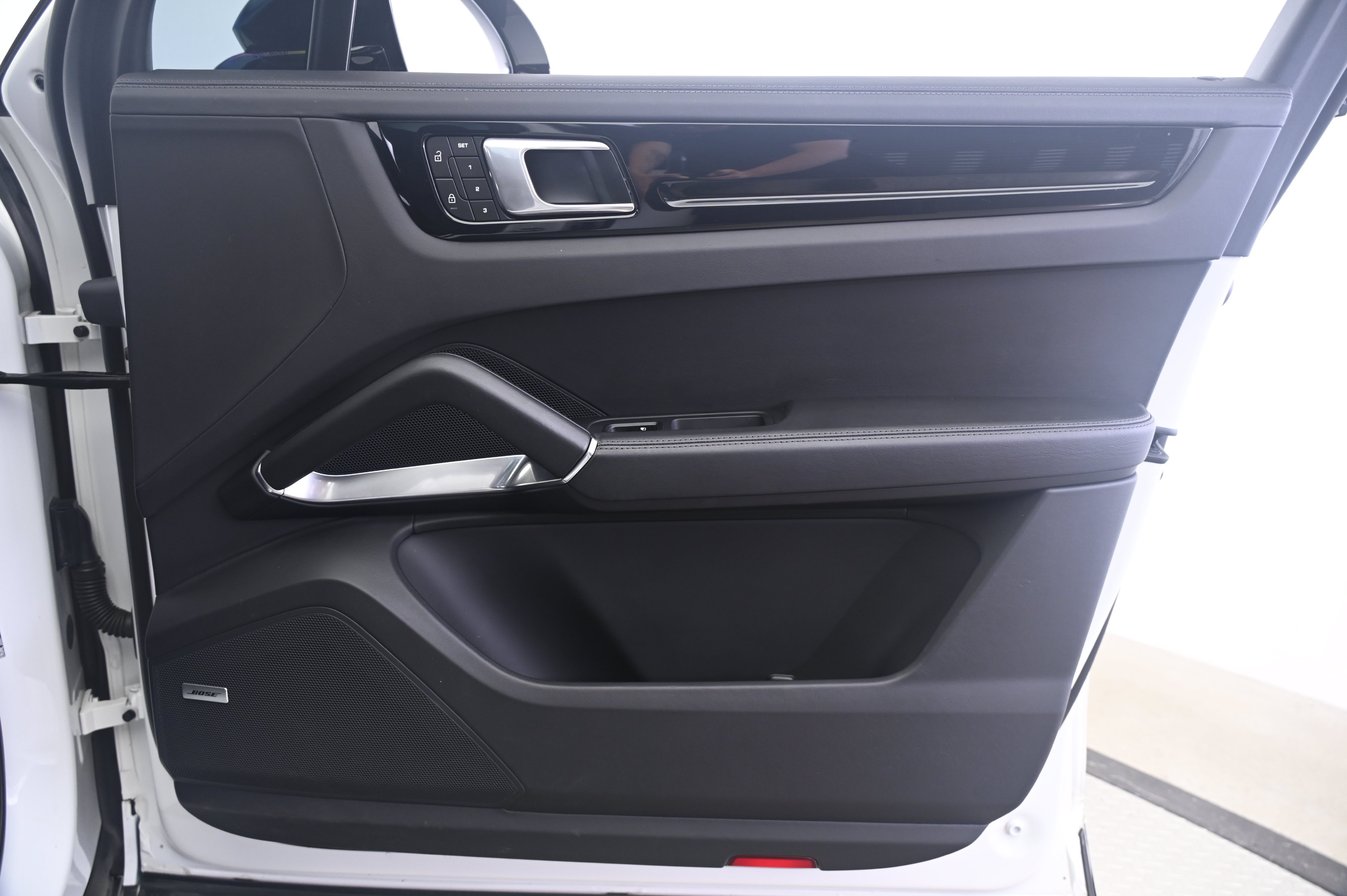 Certified 2023 Porsche Cayenne Turbo AWD/4WD image 20