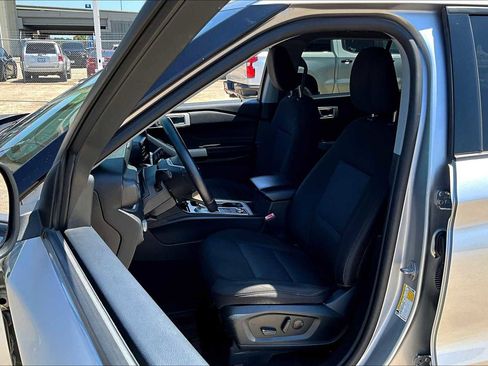 Used 2022 Ford Explorer XLT image 7