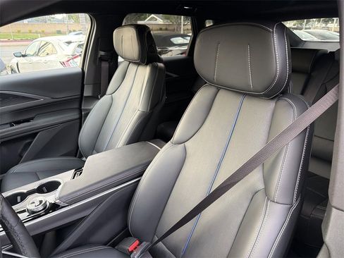 Used 2025 Cadillac Lyriq Luxury image 24