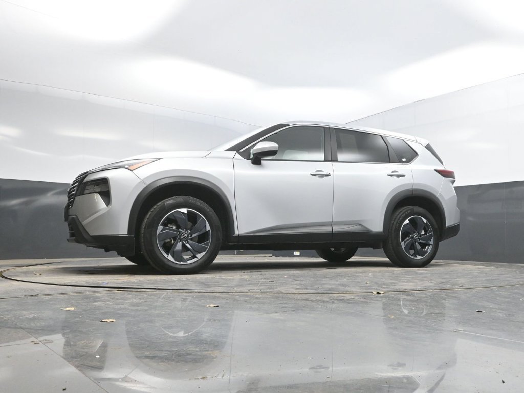 Used 2025 Nissan Rogue SV AWD/4WD image 32