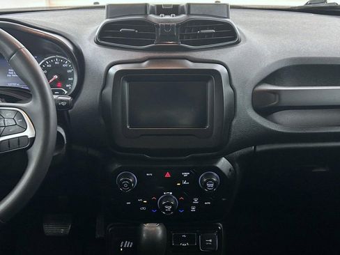 Used 2021 Jeep Renegade Latitude image 12