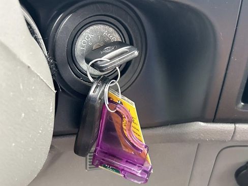 Used 2018 Nissan NV 3500 SL image 32