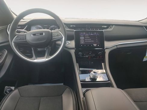 New 2025 Jeep Grand Cherokee L Laredo image 10