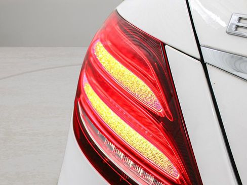 Used 2017 Mercedes-Benz E 300 4MATIC image 38