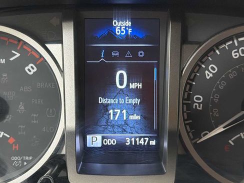 Used 2021 Toyota Tacoma SR5 AWD/4WD image 17