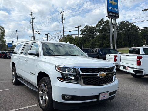 Used 2019 Chevrolet Suburban LT RWD image 4