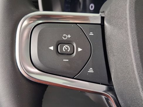 Certified 2025 Volvo XC40 B5 Core AWD/4WD image 38