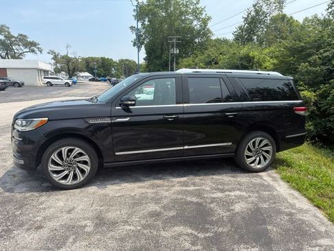 Used 2023 Lincoln Navigator L Reserve AWD/4WD image 7