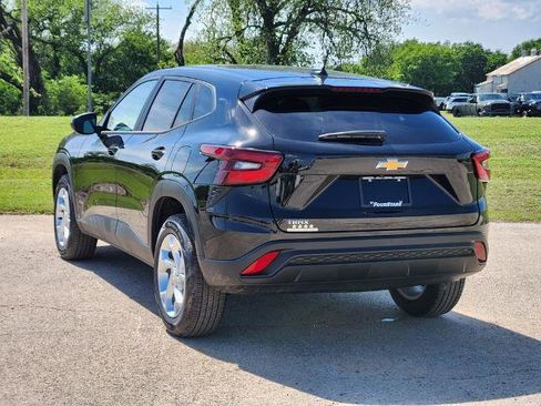 New 2026 Chevrolet Trax LS w/ LS Convenience Package FWD image 3