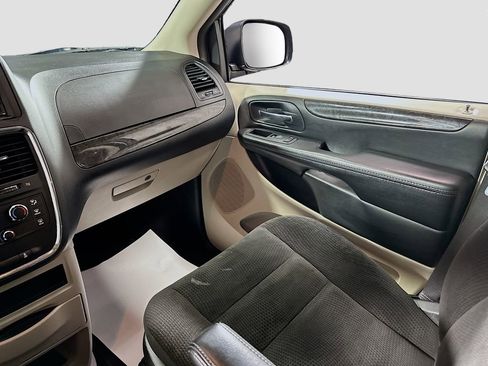 Used 2018 Dodge Grand Caravan SE w/ UConnect Hands-Free Group FWD image 22