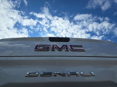 Used 2021 GMC Sierra 1500 Denali w/ Driver Alert Package II AWD/4WD image 11