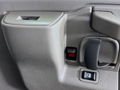Used 2021 Chevrolet Express 2500 RWD image 21