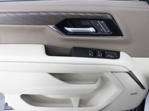 New 2026 GMC Yukon XL Denali w/ Denali Reserve Package image 17