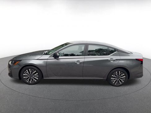 Used 2025 Nissan Altima 2.5 SV FWD image 7