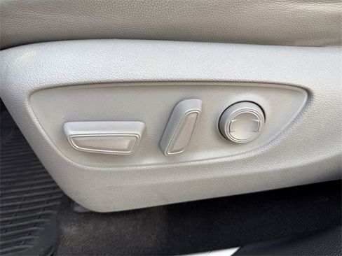 Certified 2023 Toyota Highlander XLE image 27