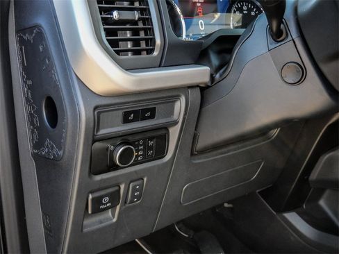 Used 2024 Ford Expedition XLT image 30