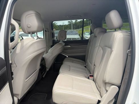 Used 2024 Jeep Wagoneer L Series II w/ Flexible Seating Group AWD/4WD image 22