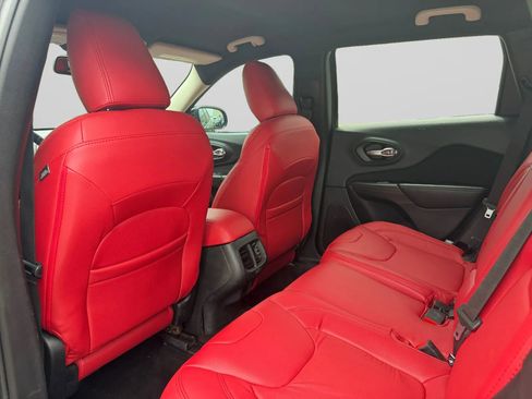 Used 2015 Jeep Cherokee Latitude w/ Comfort/Convenience Group FWD image 26