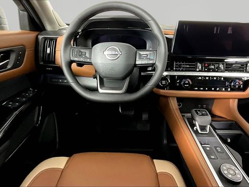 New 2026 Nissan Pathfinder Platinum AWD/4WD image 17