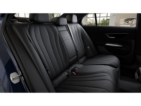 New 2026 Mercedes-Benz E 350 4MATIC Sedan image 4