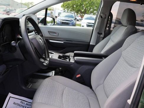 Used 2023 Toyota Sienna LE FWD image 13