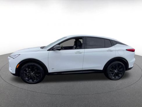 Used 2025 Buick Envista Sport Touring image 9