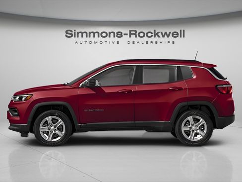 Used 2023 Jeep Compass Limited image 3