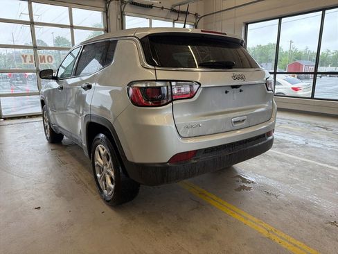 Used 2024 Jeep Compass Sport AWD/4WD image 7