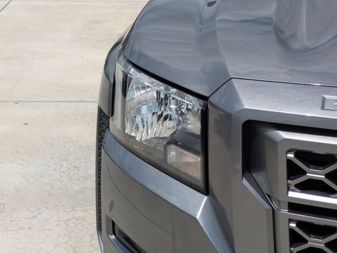 Used 2024 Nissan Frontier SV w/ Graphics Package AWD/4WD image 7