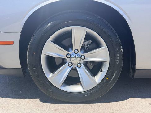 Used 2015 Dodge Challenger SXT RWD image 21