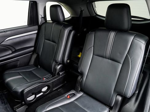 Used 2018 Toyota Highlander SE AWD/4WD image 23