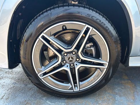 Used 2025 Mercedes-Benz GLS 450 4MATIC w/ AMG Line Exterior image 4