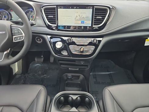 New 2026 Chrysler Pacifica Select FWD image 11