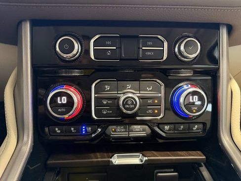 Used 2023 GMC Yukon Denali AWD/4WD image 29