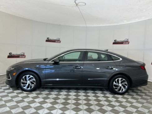 Used 2022 Hyundai Sonata Blue FWD image 2
