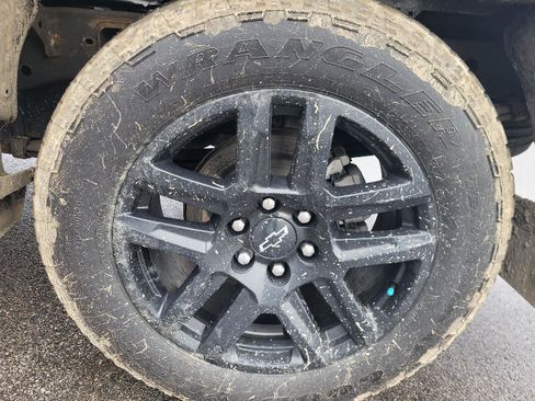 Used 2023 Chevrolet Silverado 1500 Custom image 16