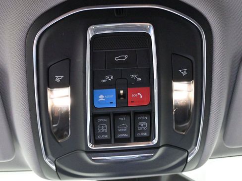 Used 2023 Jeep Grand Cherokee L Limited AWD/4WD image 30