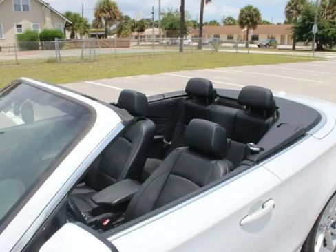 Used 2013 BMW 135i Convertible RWD image 26