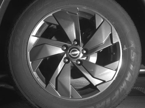 Used 2025 Nissan Rogue SV FWD image 14