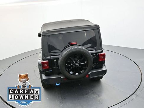 Used 2022 Jeep Wrangler Unlimited Sahara w/ Cold Weather Group image 26