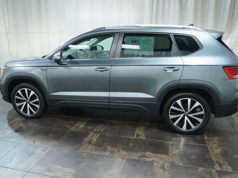 Used 2022 Volkswagen Taos SE FWD image 6