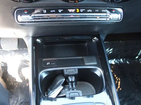 Used 2022 Mercedes-Benz GLB 250 image 20