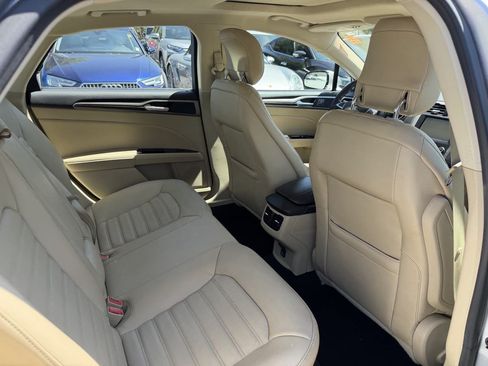 Used 2014 Ford Fusion SE w/ Equipment Group 202A FWD image 16