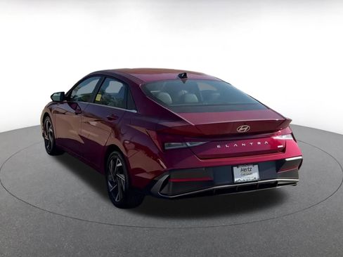 Used 2025 Hyundai Elantra Limited image 9
