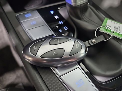 Used 2025 Hyundai Elantra SEL image 30