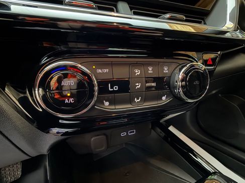 Used 2024 Chevrolet Trax RS w/ Sunroof Package image 24