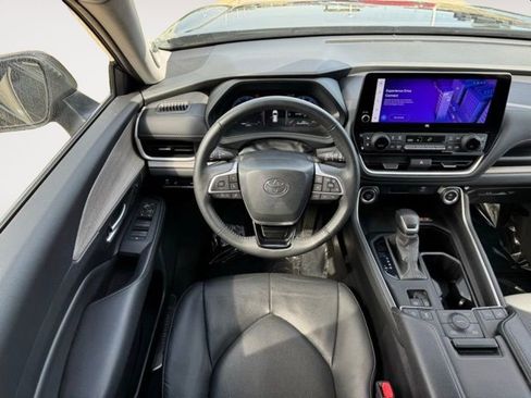 Certified 2024 Toyota Grand Highlander AWD image 5