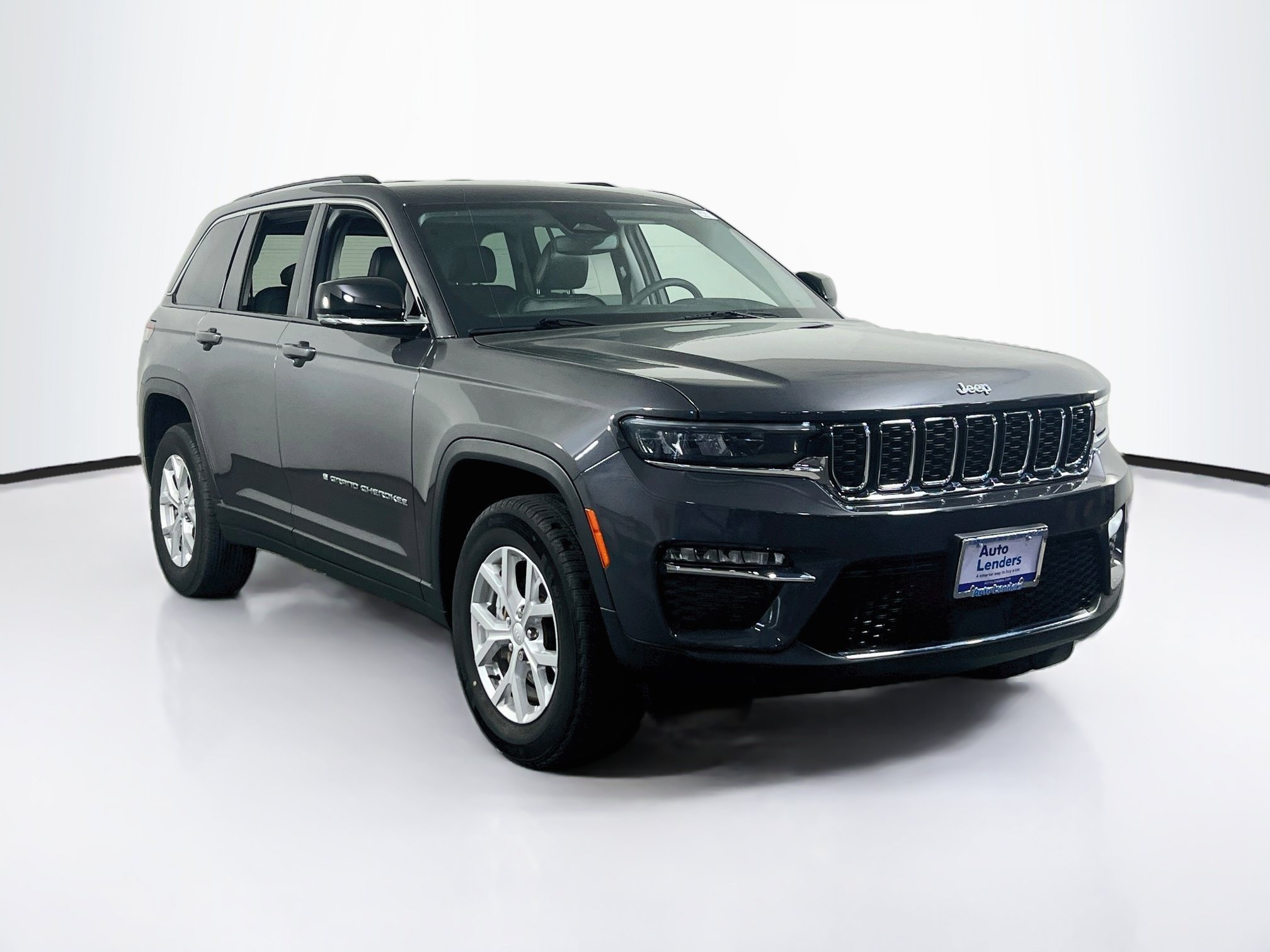 Used 2023 Jeep Grand Cherokee Limited AWD/4WD image 3