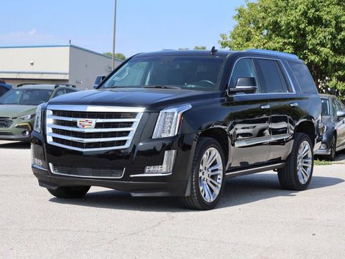 Used 2019 Cadillac Escalade Premium Luxury w/ LPO, Radiant Package AWD/4WD image 6