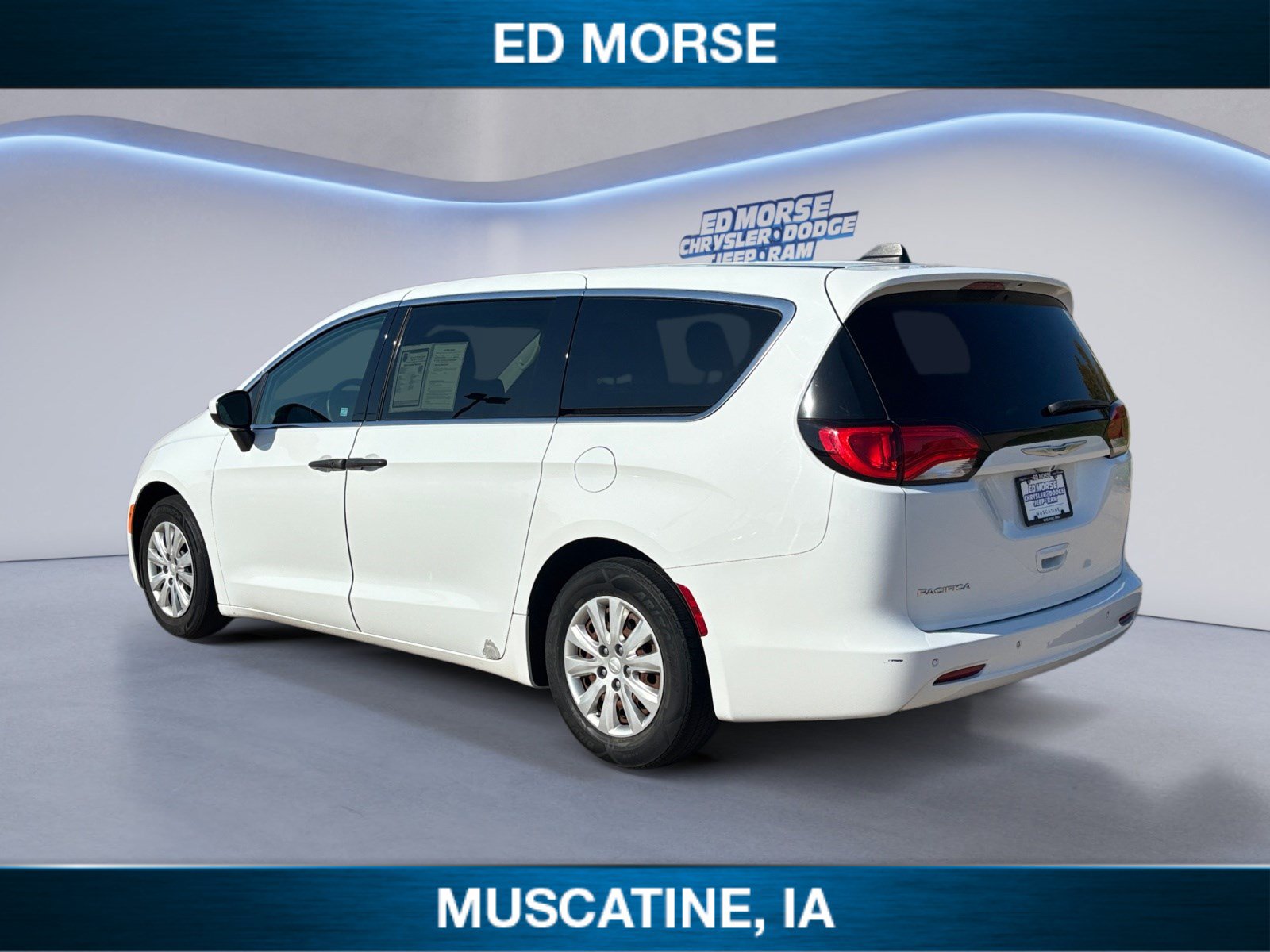 Used 2018 Chrysler Pacifica L FWD image 3